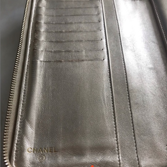 🌻4xHP!🌻 Auth. Chanel Gold Quilted Zip Wallet - Picture 11 of 16